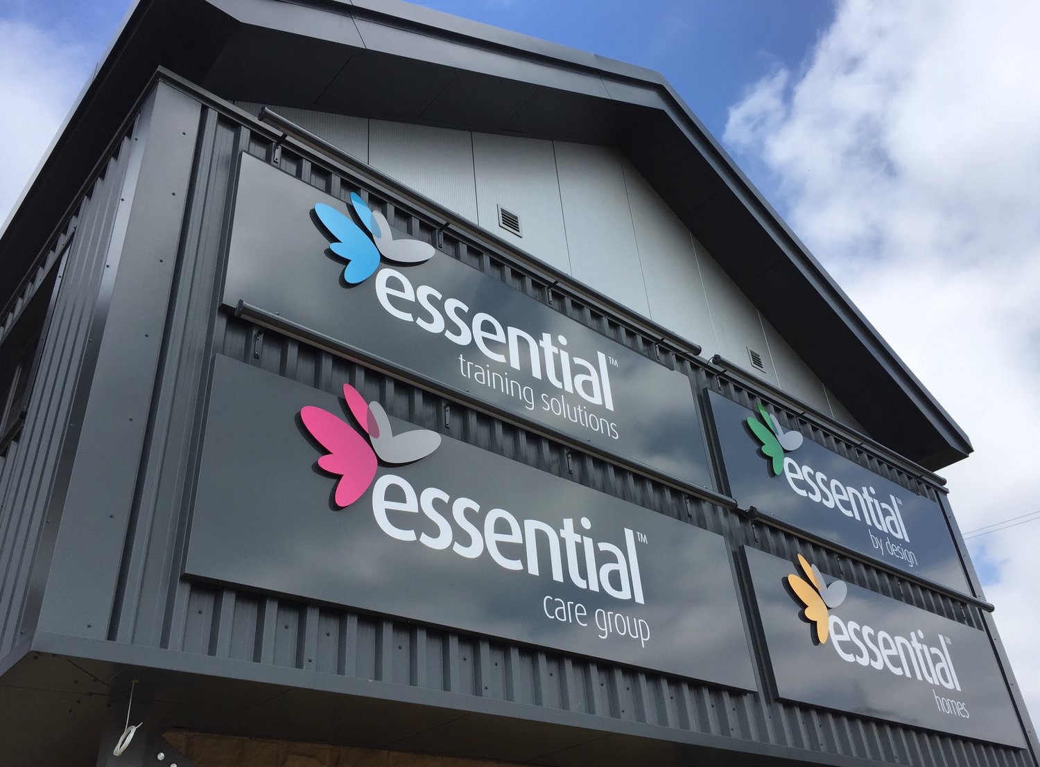 What are the applications of Aluminium Composite Material? Simply